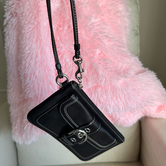 Authentic Coach Leather Wristlet - Picture 15 of 16